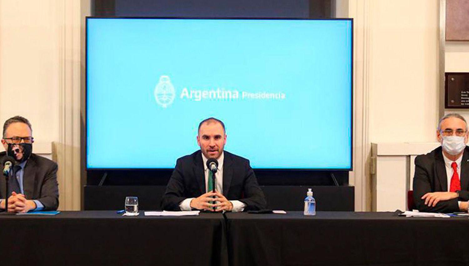 La brecha entre el doacutelar oficial y el libre supera el 100-en-porciento- y cerroacute a 158