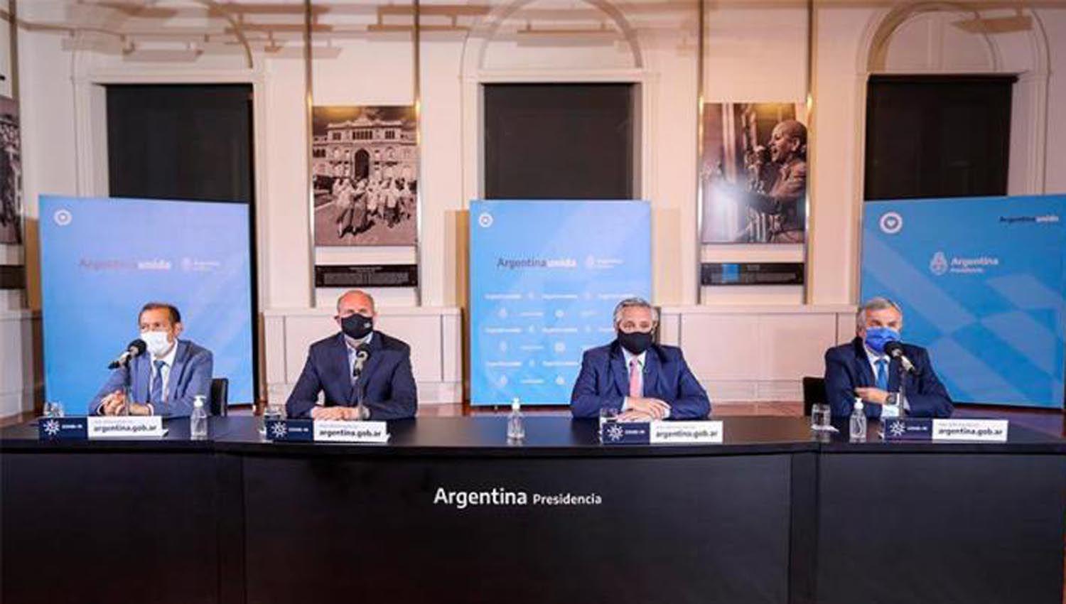 Fernaacutendez anuncioacute la extensioacuten de la cuarentena y la restriccioacuten de maacutes actividades en 18 provincias