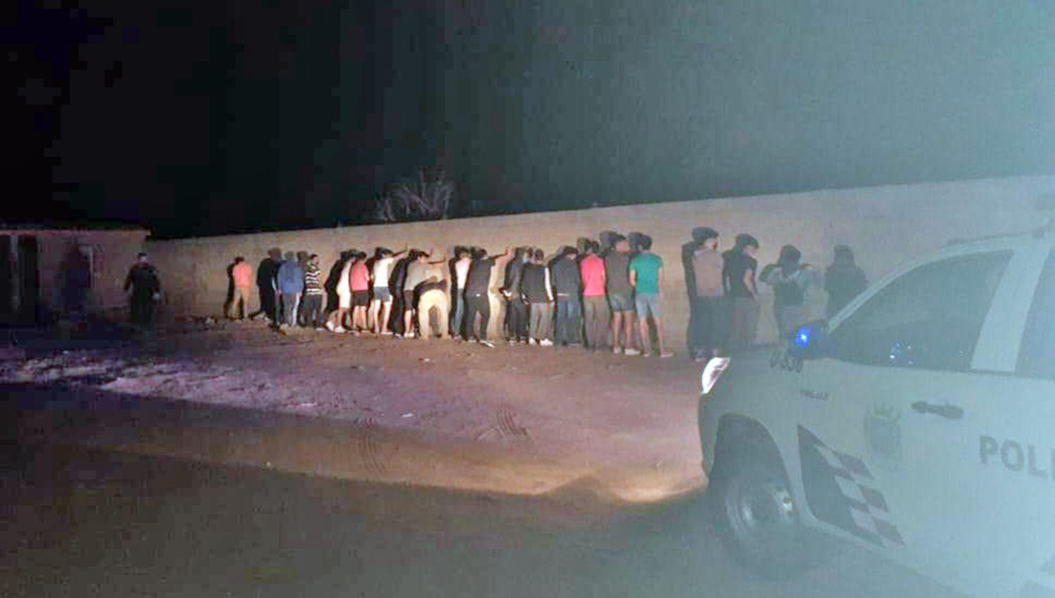 La policía descubrió que en una finca se realizaba el cumpleaños nmero 19 de un adolescente