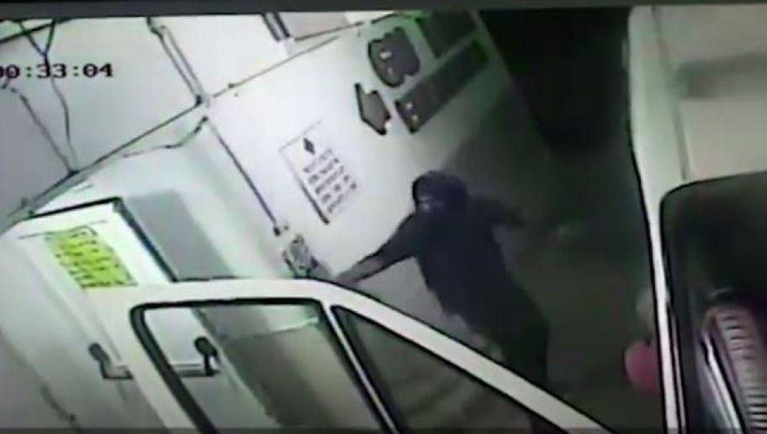 VIDEO  Riacuteo Negro- balearon a un meacutedico a la salida de un hospital