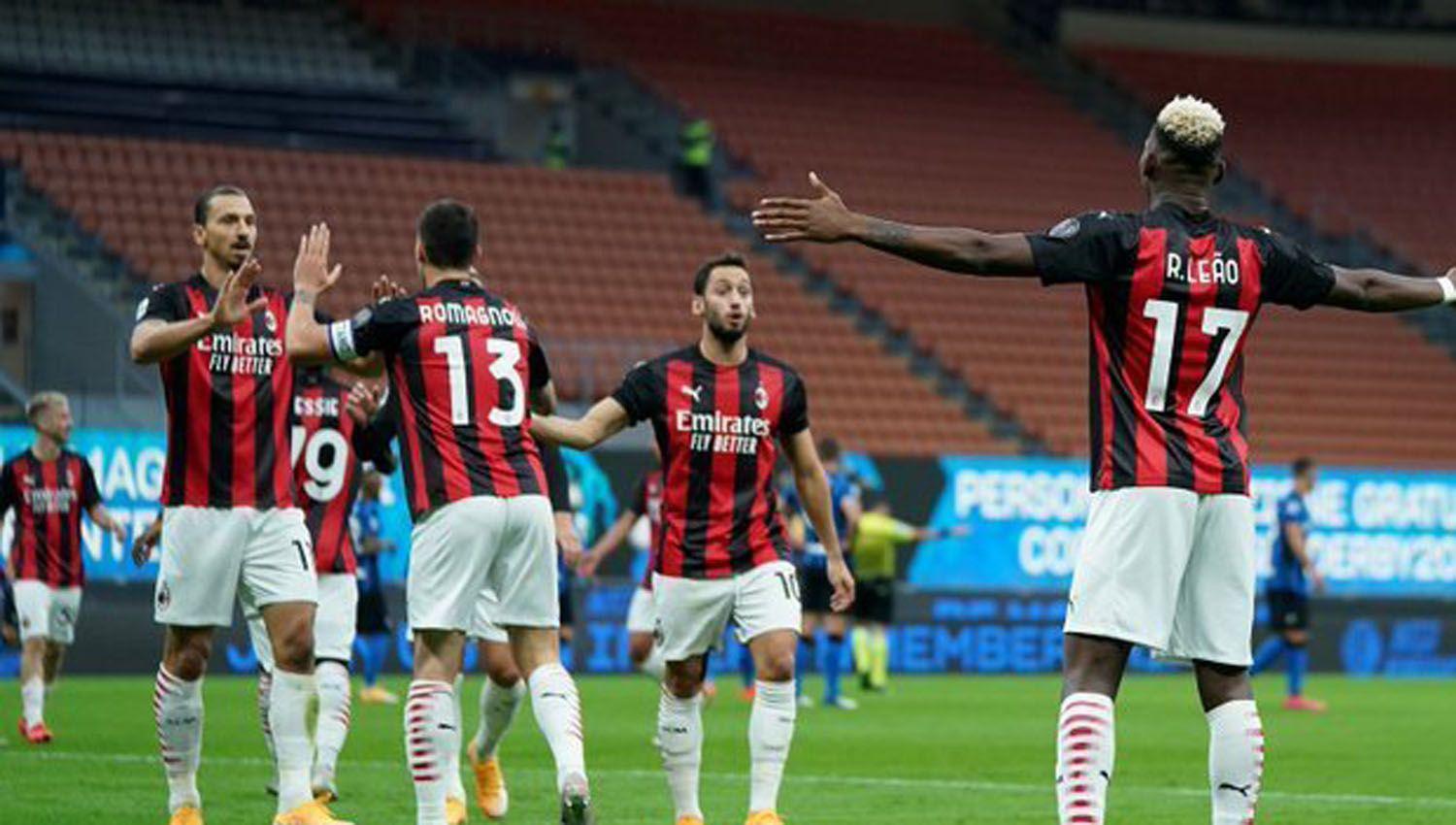 VIDEO  El Milan se quedoacute con el claacutesico ante Inter con un doblete de Ibrahimovic