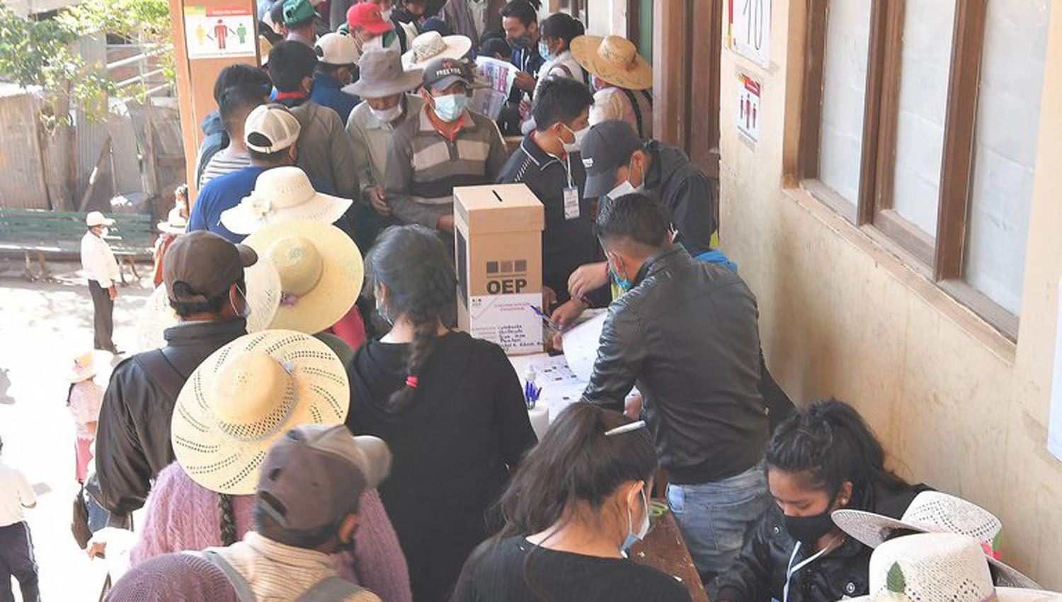 Elecciones en Bolivia- impaciencia largas filas e incumplimiento de las medidas por el coronavirus
