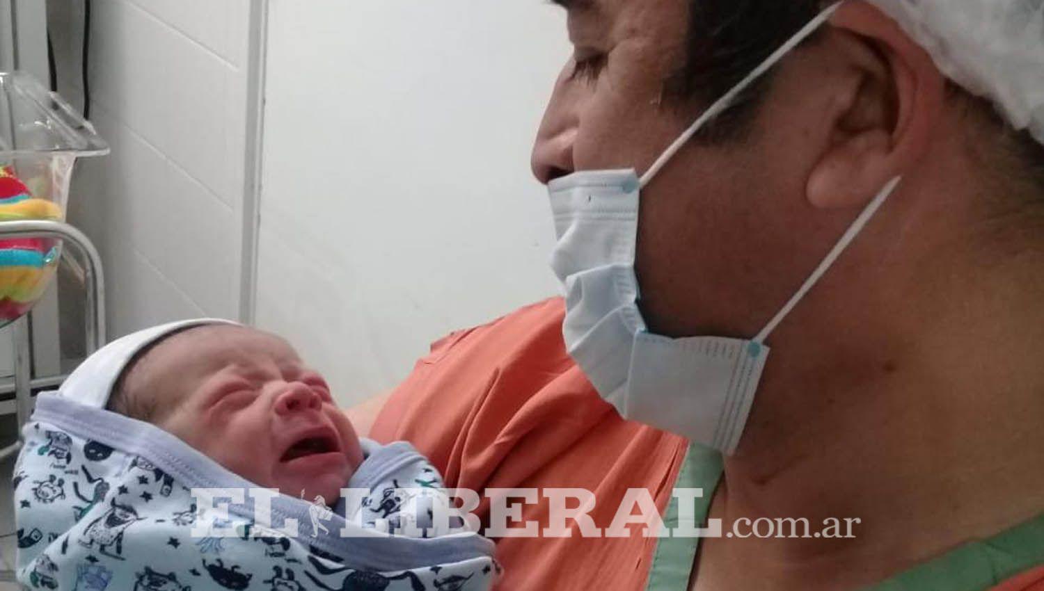 IMAacuteGENES Nacioacute el tercer hijo del popular violinista Neacutestor Garnica