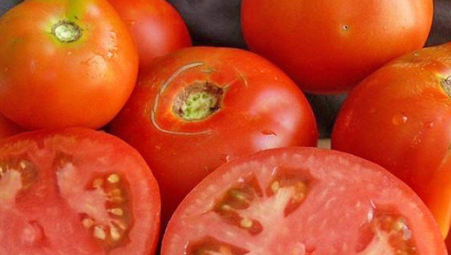 El tomate se vende hasta a 220 el kilo y el durazno en 600
