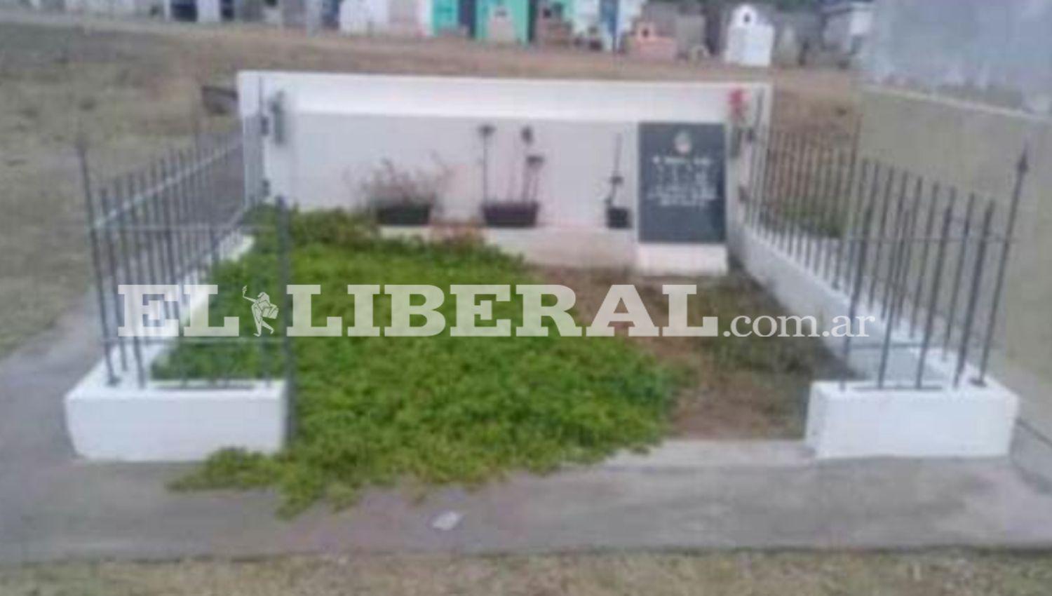 Cementerio de Sumampa- Robaron el portoacuten del nicho del Dr Ignacio Acuntildea