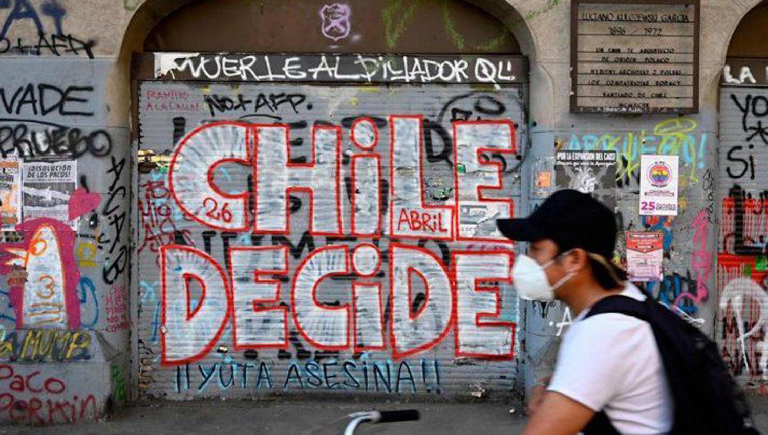 El ldquoApruebordquo del plebiscito en Chile pisa fuerte con un 775-en-porciento- parcial mientras avanza el coacutemputo