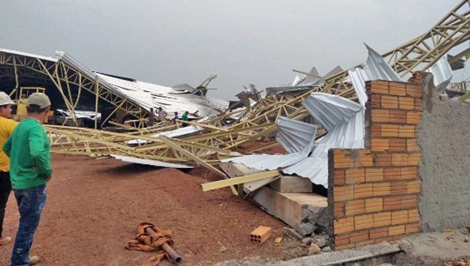 Graves destrozos en gran parte del interior provincial por la feroz tormenta de agua piedra y viento