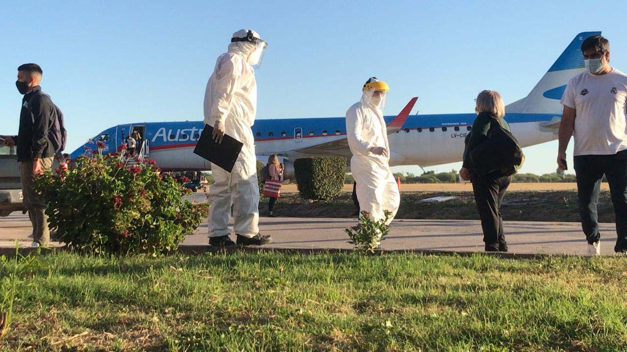 Tras siete meses de pandemia arriboacute el primer vuelo a Santiago del Estero