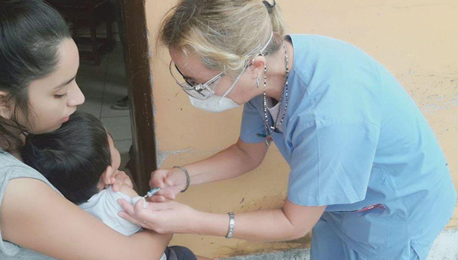 El Ministerio de Salud pide cumplir con el calendario de vacunacioacuten