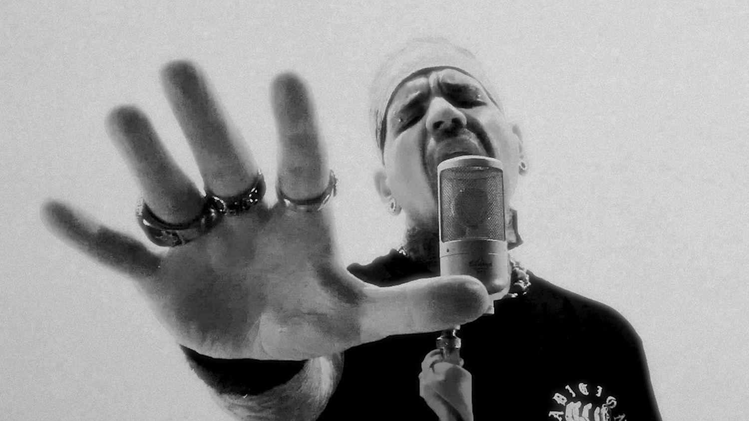 VIDEO  De la tierra una banda de rock que reuacutene a Andreas Kisser Andreacutes Gimeacutenez Harold Hopkins y Alex Gonzaacutelez grandes referentes del geacutenero para hablar de temas urgentes de la humanidad