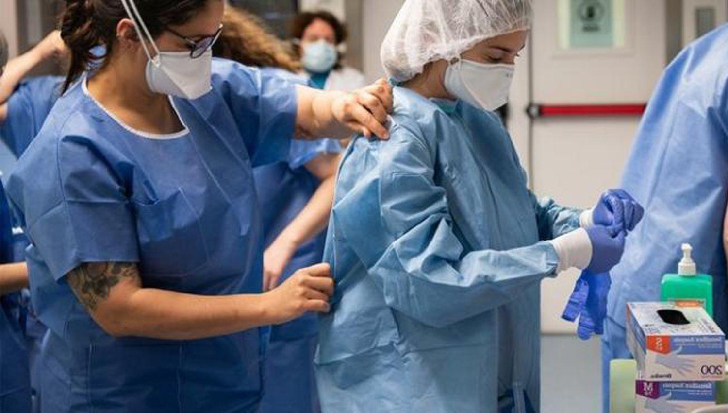 Las malas condiciones laborales en España favorecieron una emigración de enfermeras de ese país al exterior Asfixiados por la pandemia buscan reemplazantes
