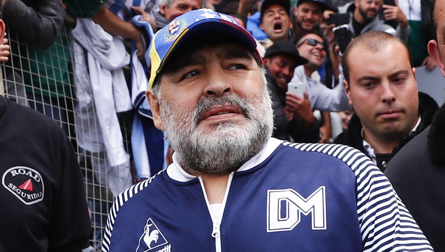 Diego Maradona tiene un hematoma subdural en la cabeza y seraacute operado