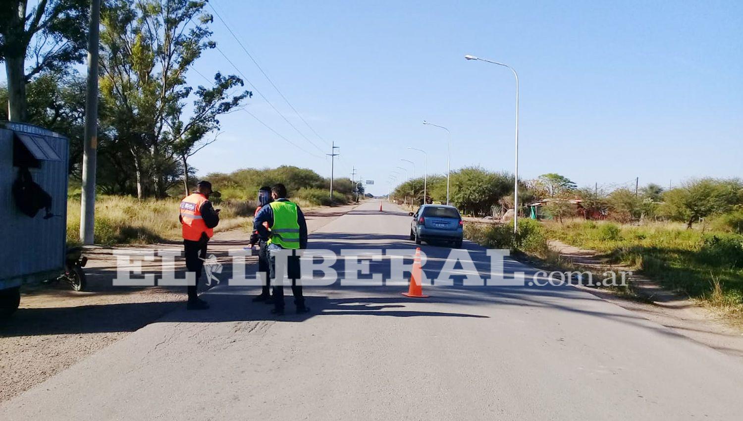 Antildeatuya- Fueron deportados por pretender ingresar caminando por una entrada clausurada