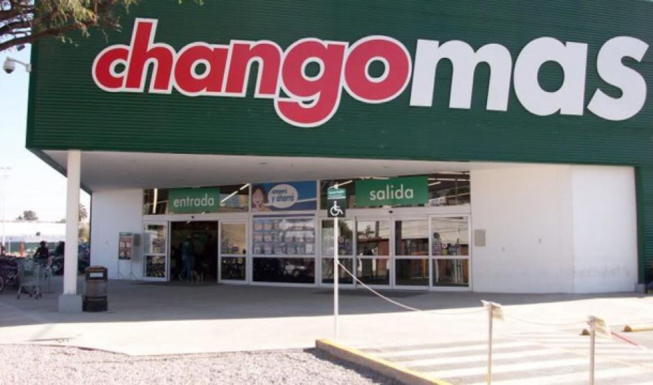 Coto comprariacutea Walmart que opera el Changomas local