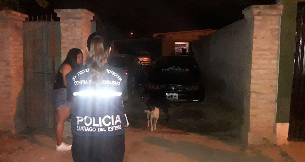 Descubren una fiesta clandestina y detienen a cinco personas