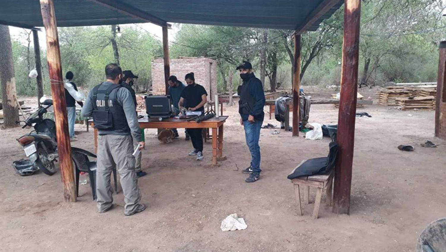 Los vehículos de la policía cubrieron casi 340 kilómetros hasta la Capital Jefatura vigiló el operativo