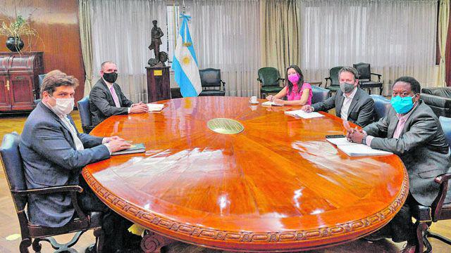 Guzmaacuten recibioacute a la misioacuten del FMI para negociar un nuevo programa financiero