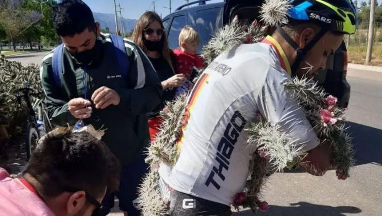 Un ciclista cayoacute sobre una plantacioacuten de cactus y tuvo que ser hospitalizado
