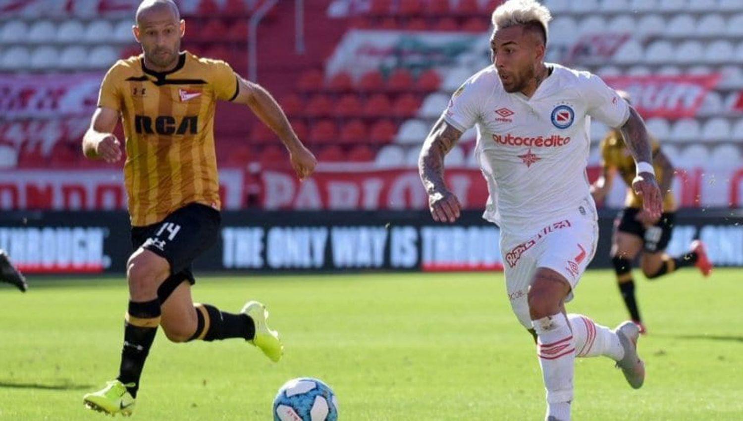 VIDEO Con un golazo de Batallini Argentinos vencioacute a Estudiantes y mantiene la ilusioacuten