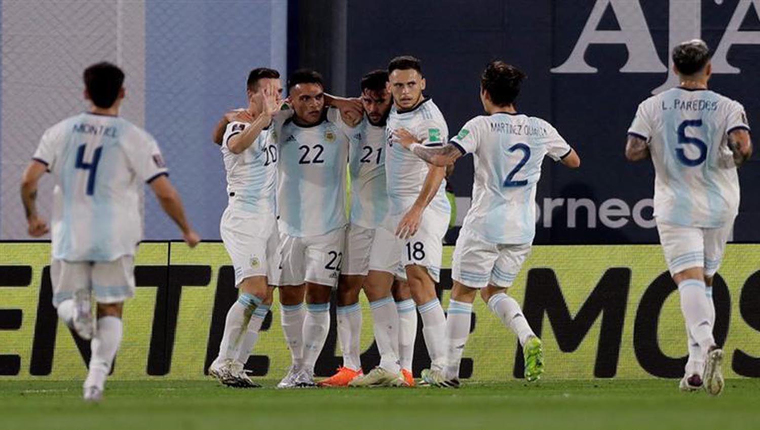 Ratifican que el partido entre Argentina y Peruacute se jugaraacute mantildeana a las 2130