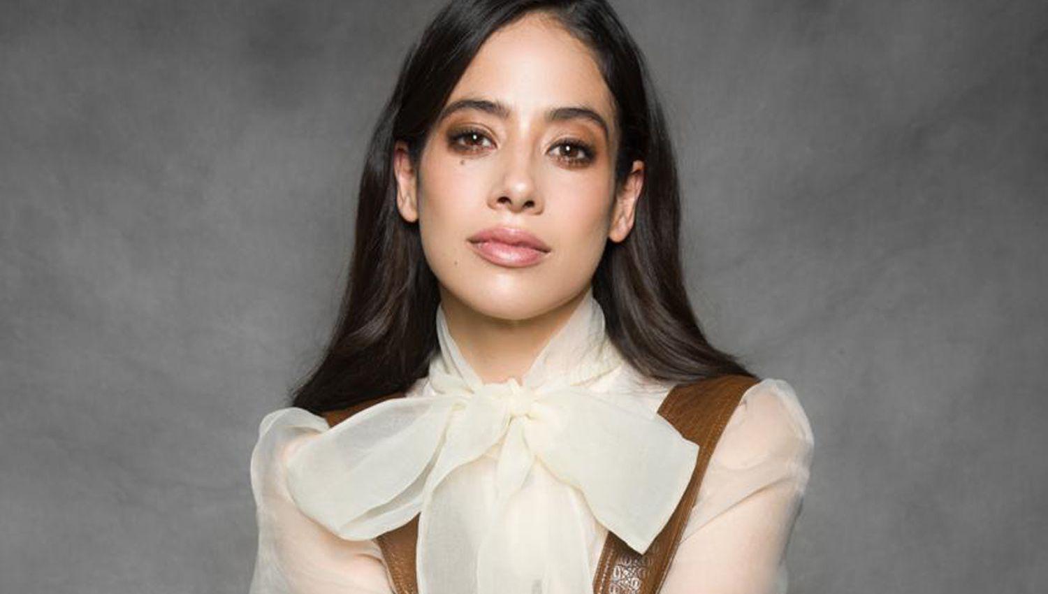 VIDEO La actriz mexicana Faacutetima Molina celebra su participacioacuten en la serie ldquoSoulmatesrdquo junto a actores de Breaking Bad y Stranger Things