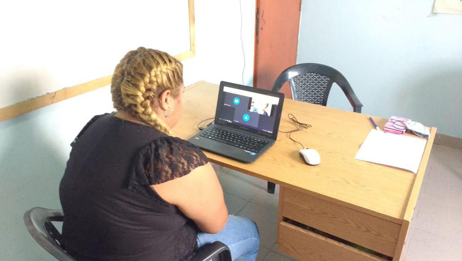 La Comisioacuten Municipal de Cantildeada Escobar montoacute un aula virtual