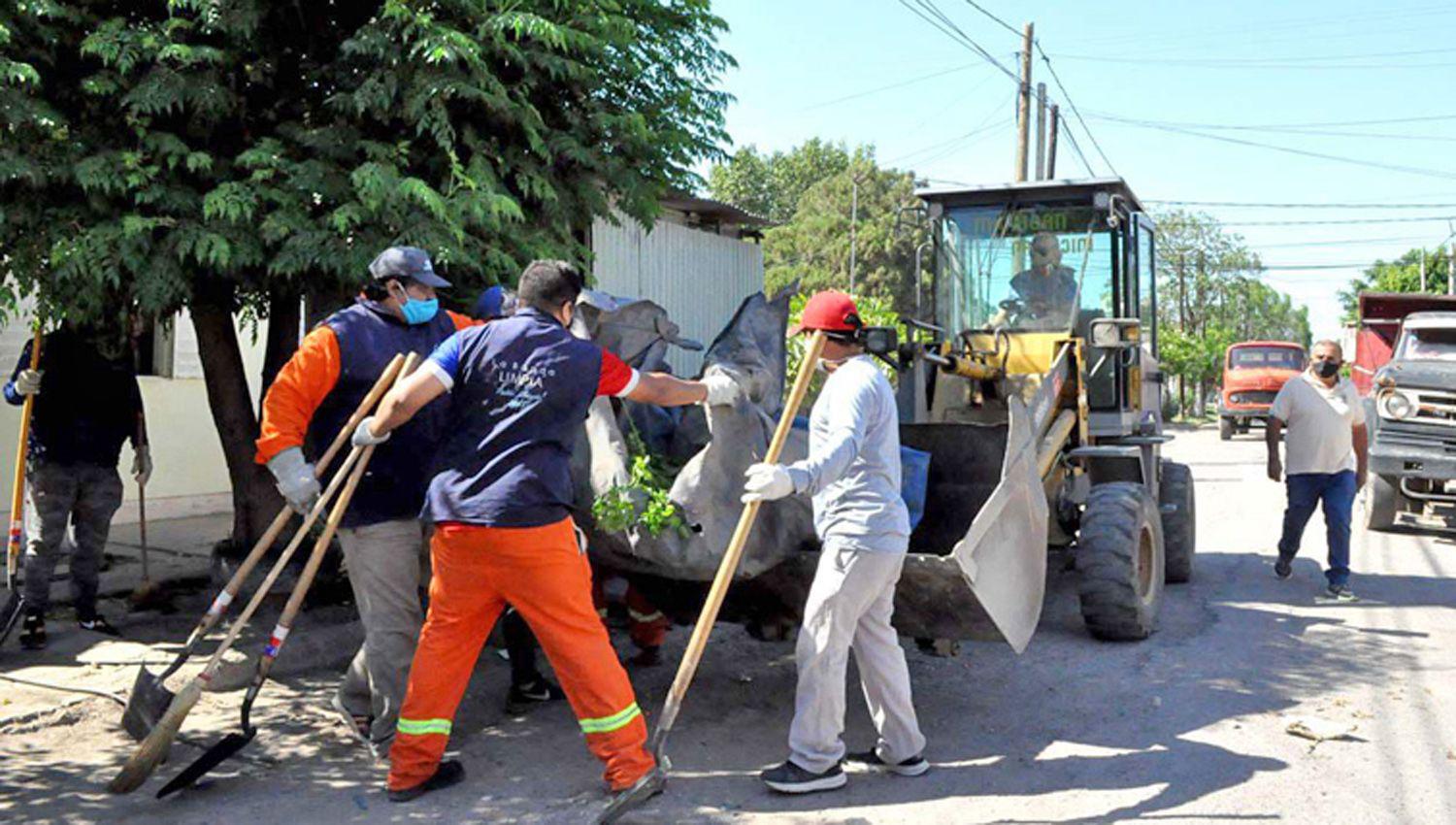 Despliegan un amplio operativo integral en el barrio Parque  Industrial para combatir el dengue