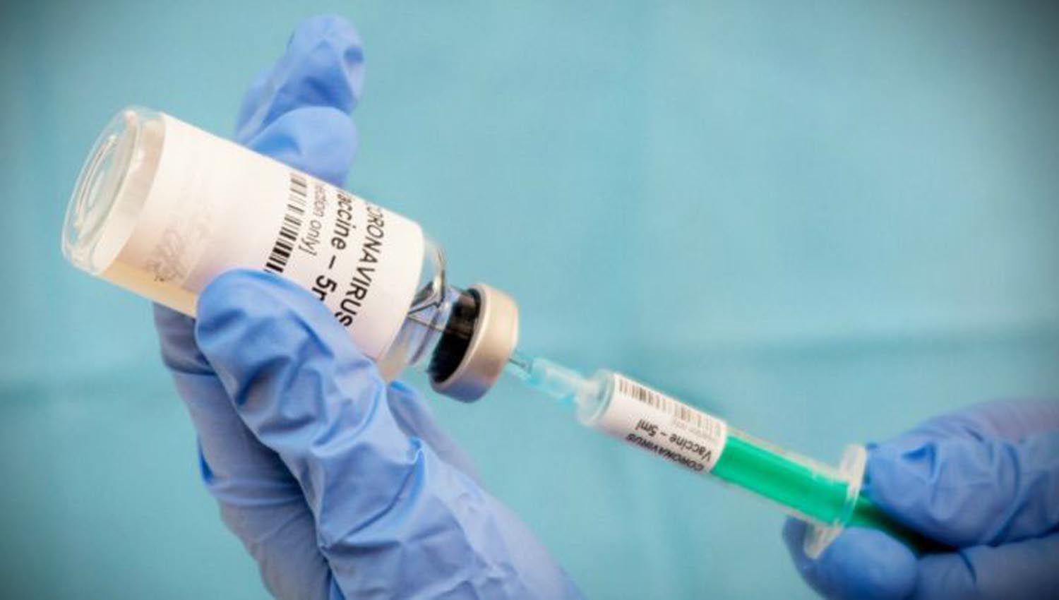 Confirman que la vacunacioacuten comenzaraacute en la primera quincena de enero y que las FFAA se encargaraacuten de la logiacutestica