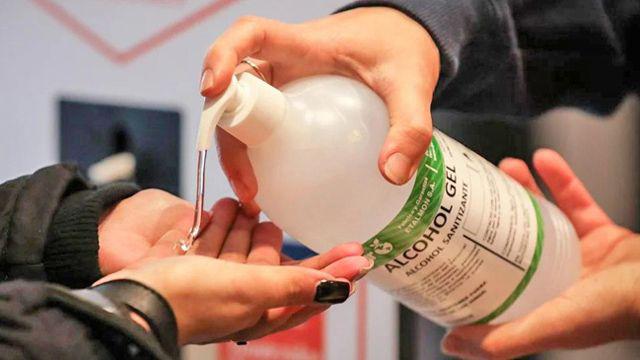 La Anmat prohibioacute el uso y la venta de un alcohol etiacutelico