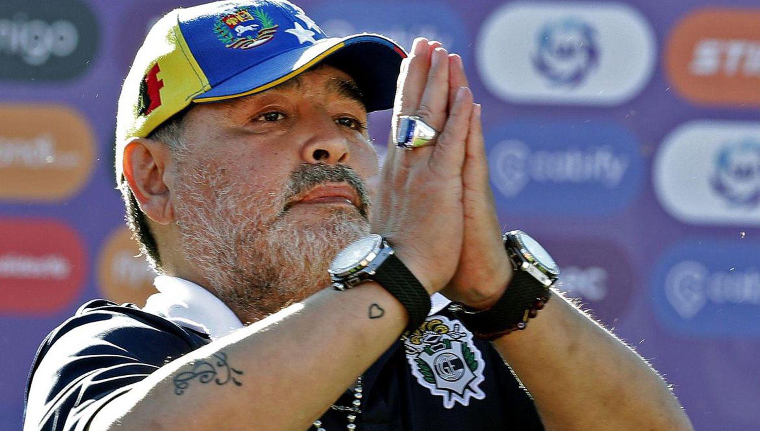 VIDEO  Esteban Pierdominici lamentoacute la partida de Diego Maradona