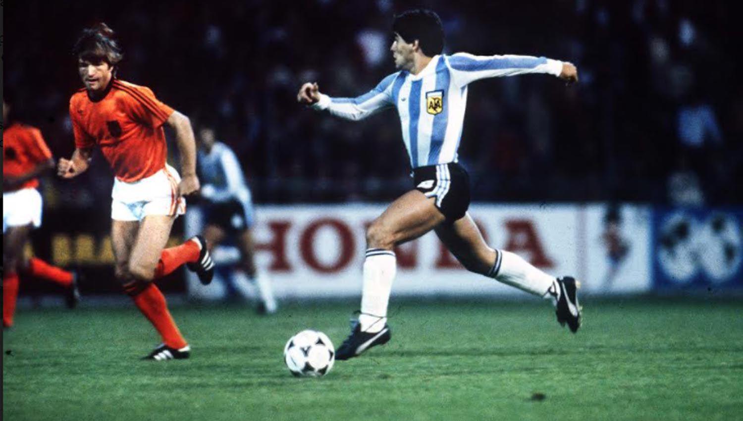 History recordaraacute a Diego Armando Maradona con el ciclo ldquoGrandes momentos del fuacutetbol- El Bueno El Malo El Diegordquo que emitiraacute este saacutebado 28