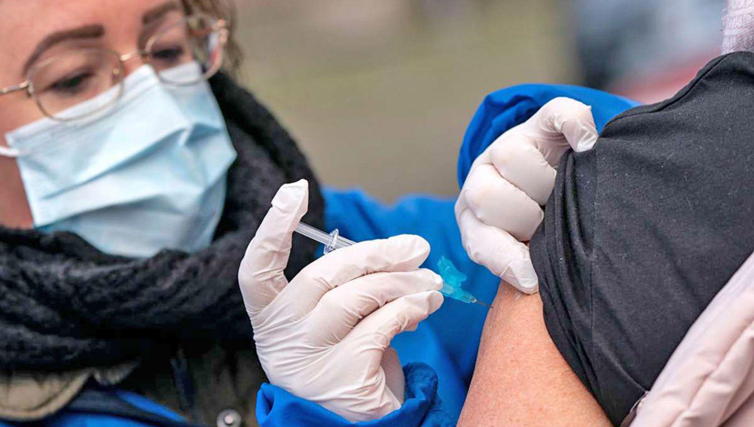 En la provincia unas 200 mil personas recibiraacuten la vacuna contra el coronavirus