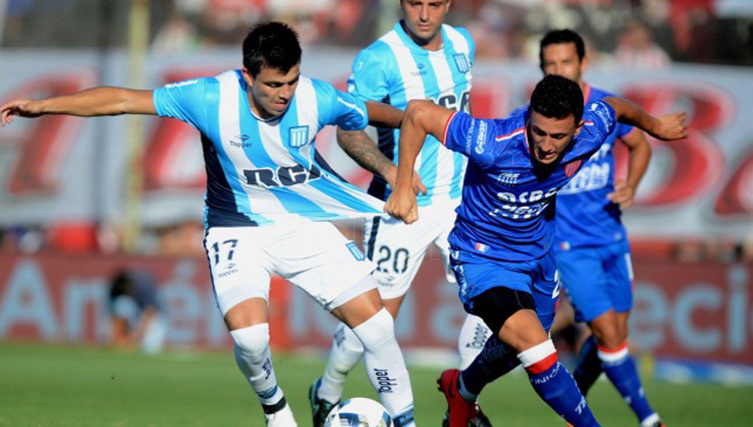Racing derrotoacute a Unioacuten y consiguioacute su primera victoria en la Copa Diego Maradona