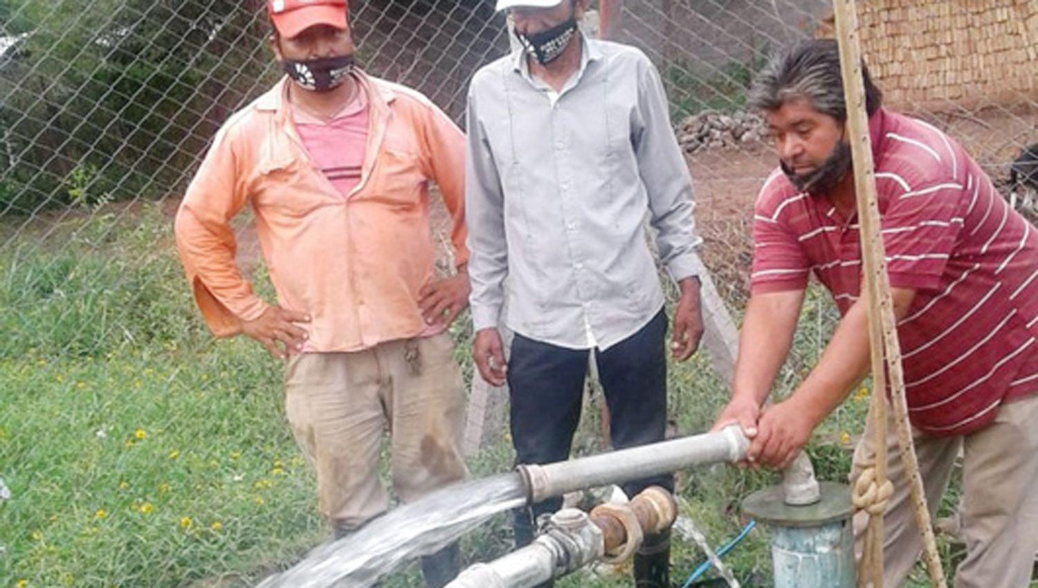 Cambian bombas y normalizan el servicio de agua potable en 2 barrios de Nueva Esperanza
