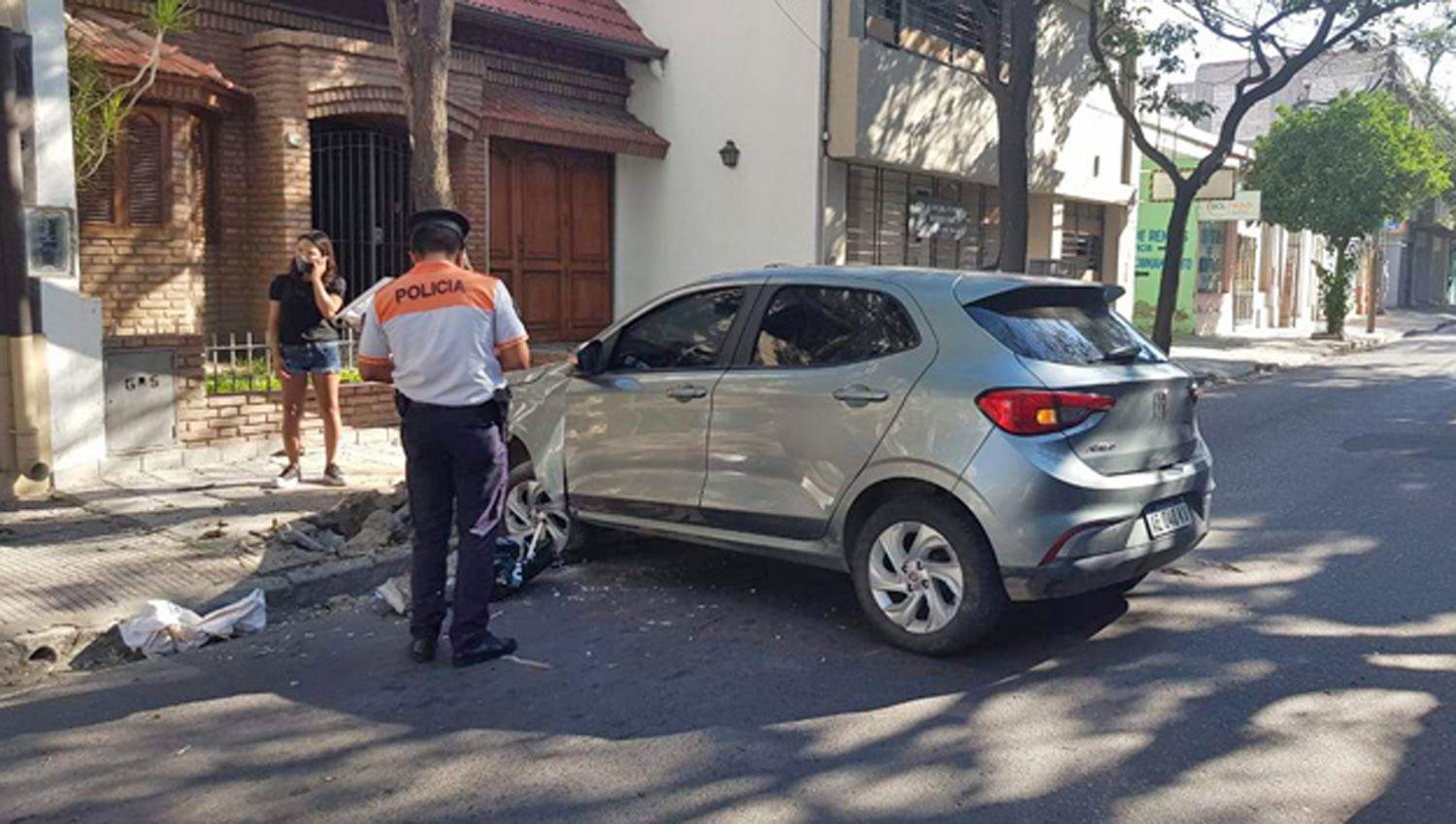 Derribó un poste de alumbrado y ocasionó trastornos en la zona