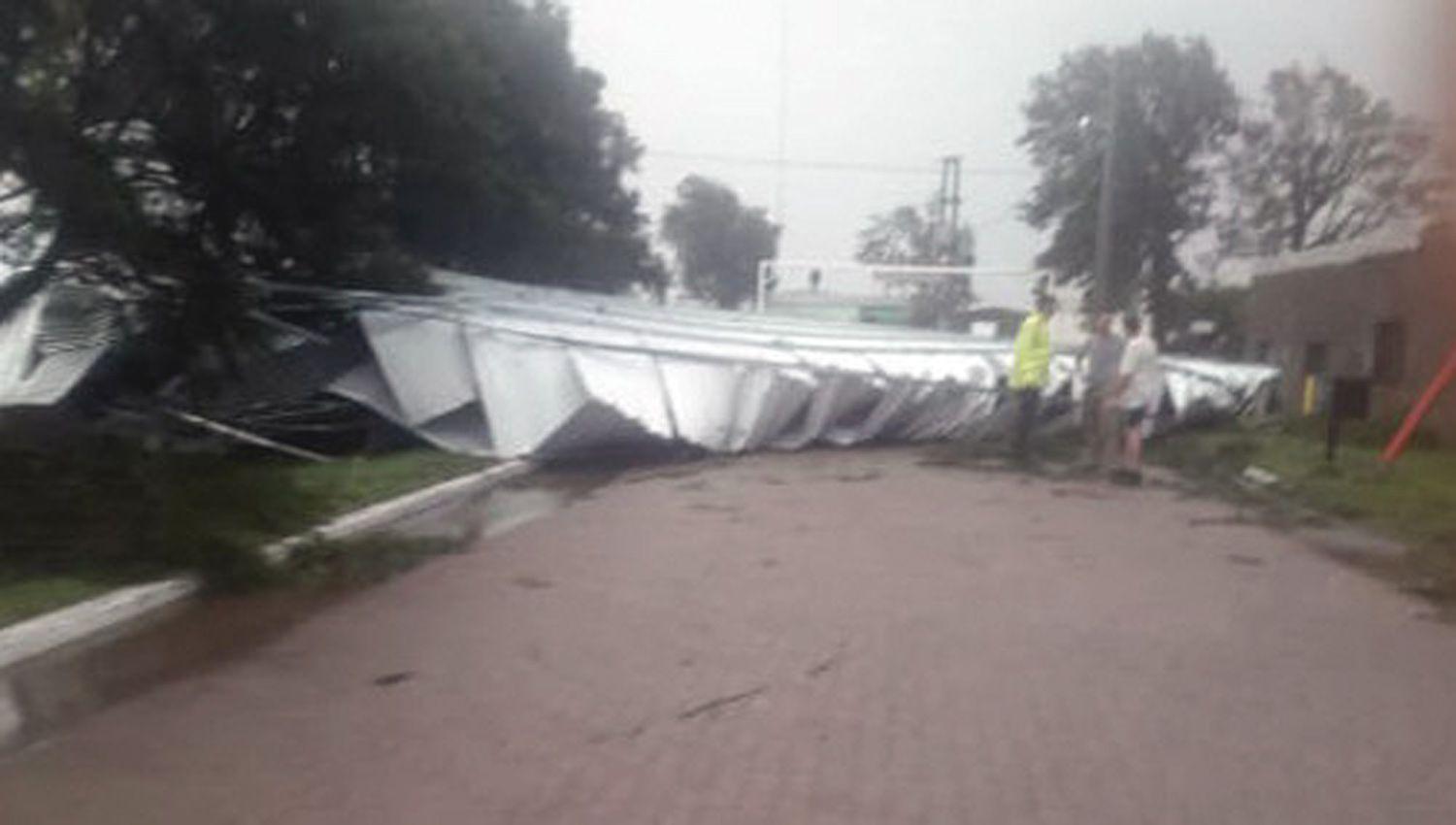 Varios galpones fueron derribados por el viento en localidades del departamento Belgrano
