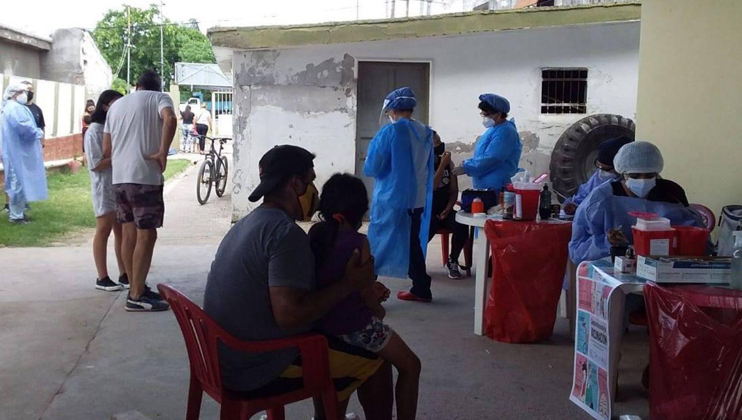 Mantildeana vacunaraacuten a chicos de edad escolar en el barrio Huaico Hondo