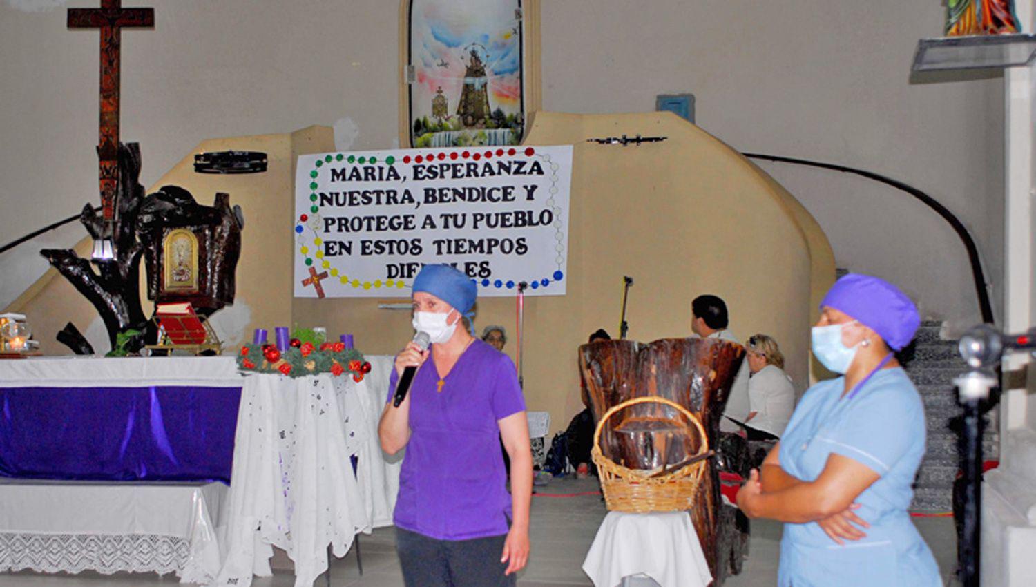 Personal de la salud que desempeña funciones en el hospital loretano participa de una de las misas
y dan un fuerte testimonio de su tarea