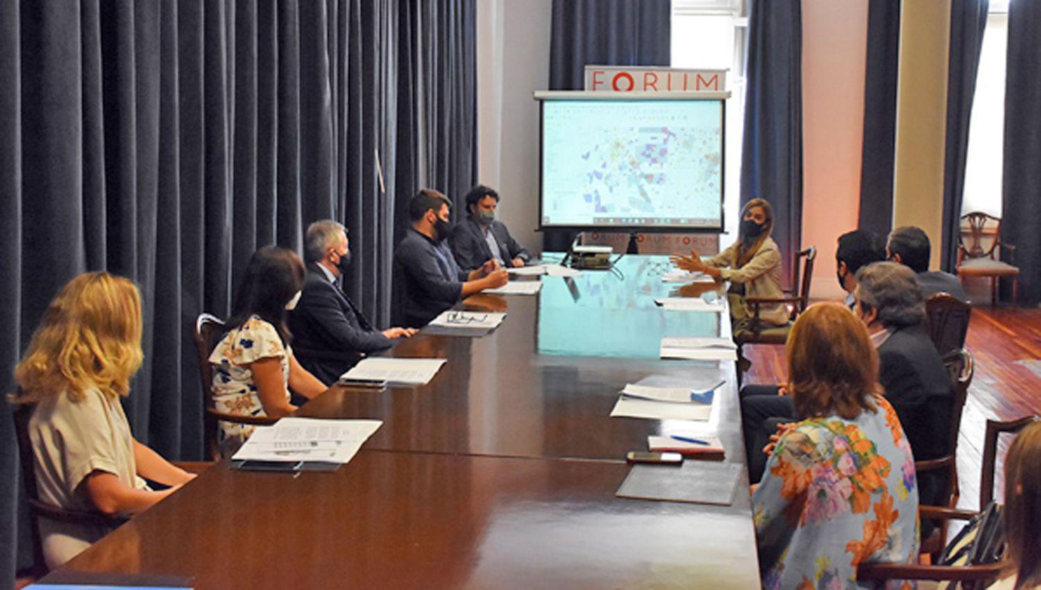 El COE habilitoacute reuniones familiares maacutes actividades y definioacute cuaacutentos podraacuten reunirse en las fiestas de fin de antildeo