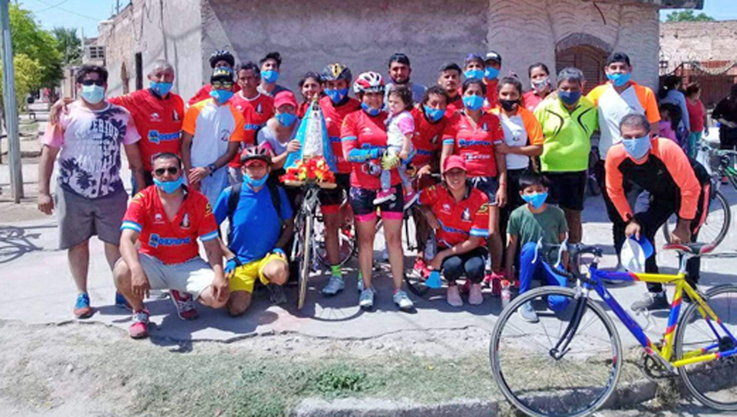 Ciclistas y motociclistas devotos recorrieron varias capillas y parroquias en homenaje a la ldquoMorenitardquo