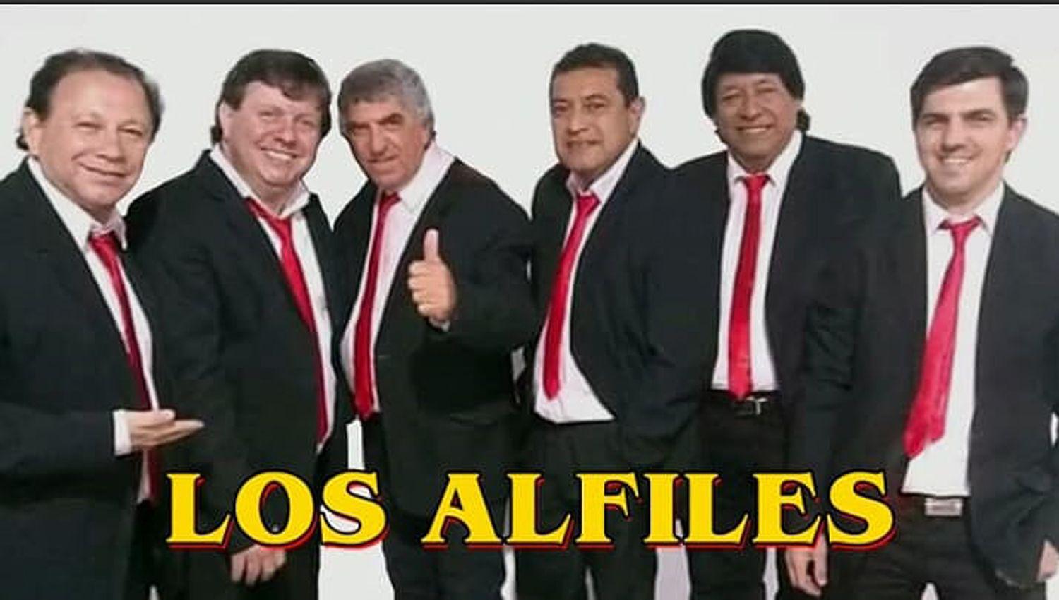 VIDEO  Los Alfiles se suben al streaming para cantar los claacutesicos de su repertorio y seguir cautivando al mundo con sus creaciones