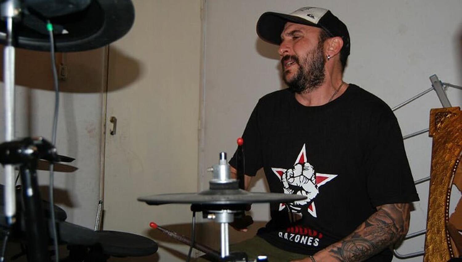 VIDEO  Ricky Cianferoni un baterista santiaguentildeo suelto en el ldquoLo Cura Festrdquo