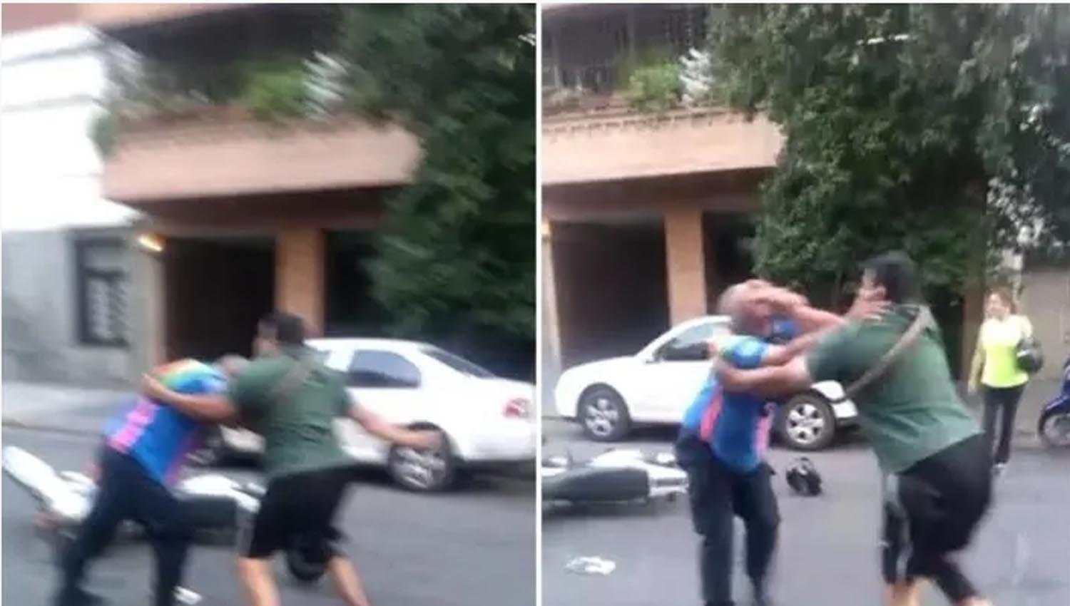 VIDEO  Tucumaacuten- Violenta pelea entre un motociclista y un agente de traacutensito