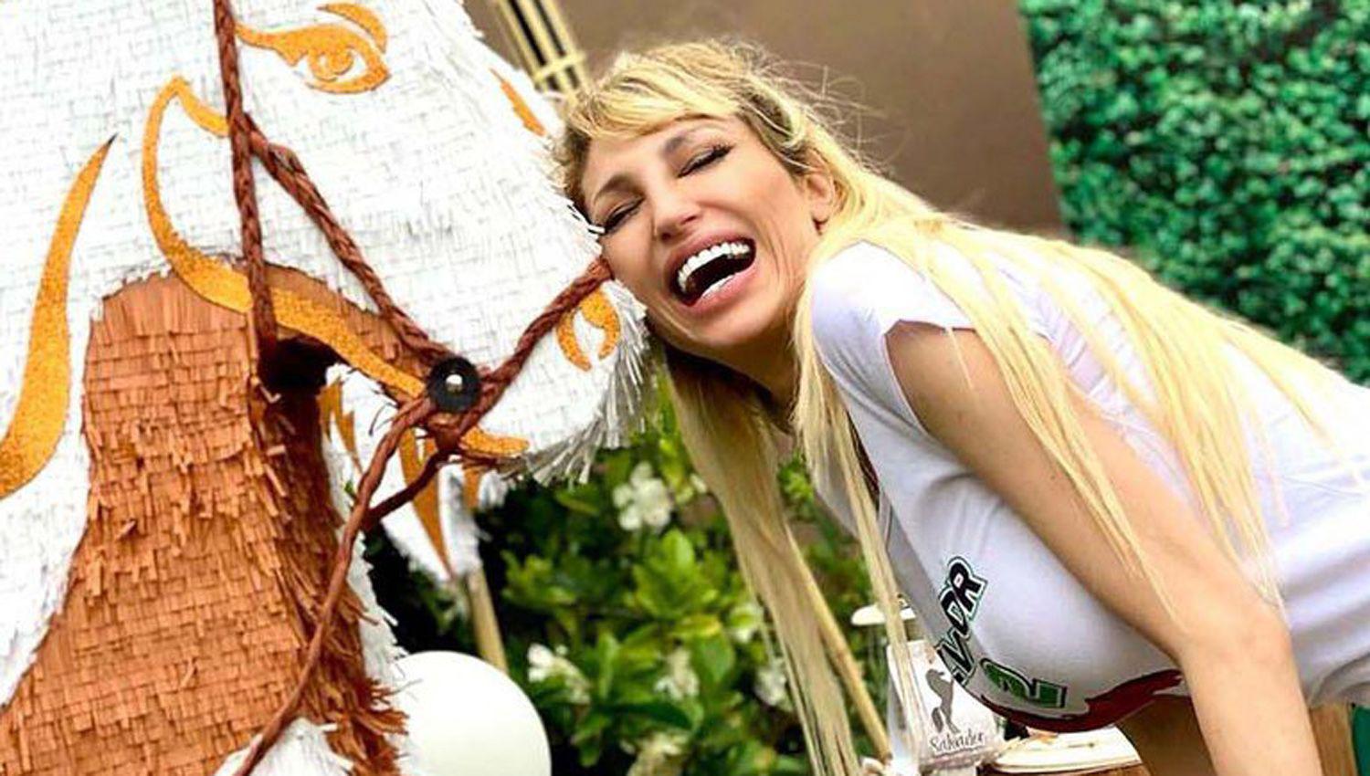 VICKY FESTEJOacute LOS DOS ANtildeOS DE SU HIJO SIN EXPONERLO EN REDES