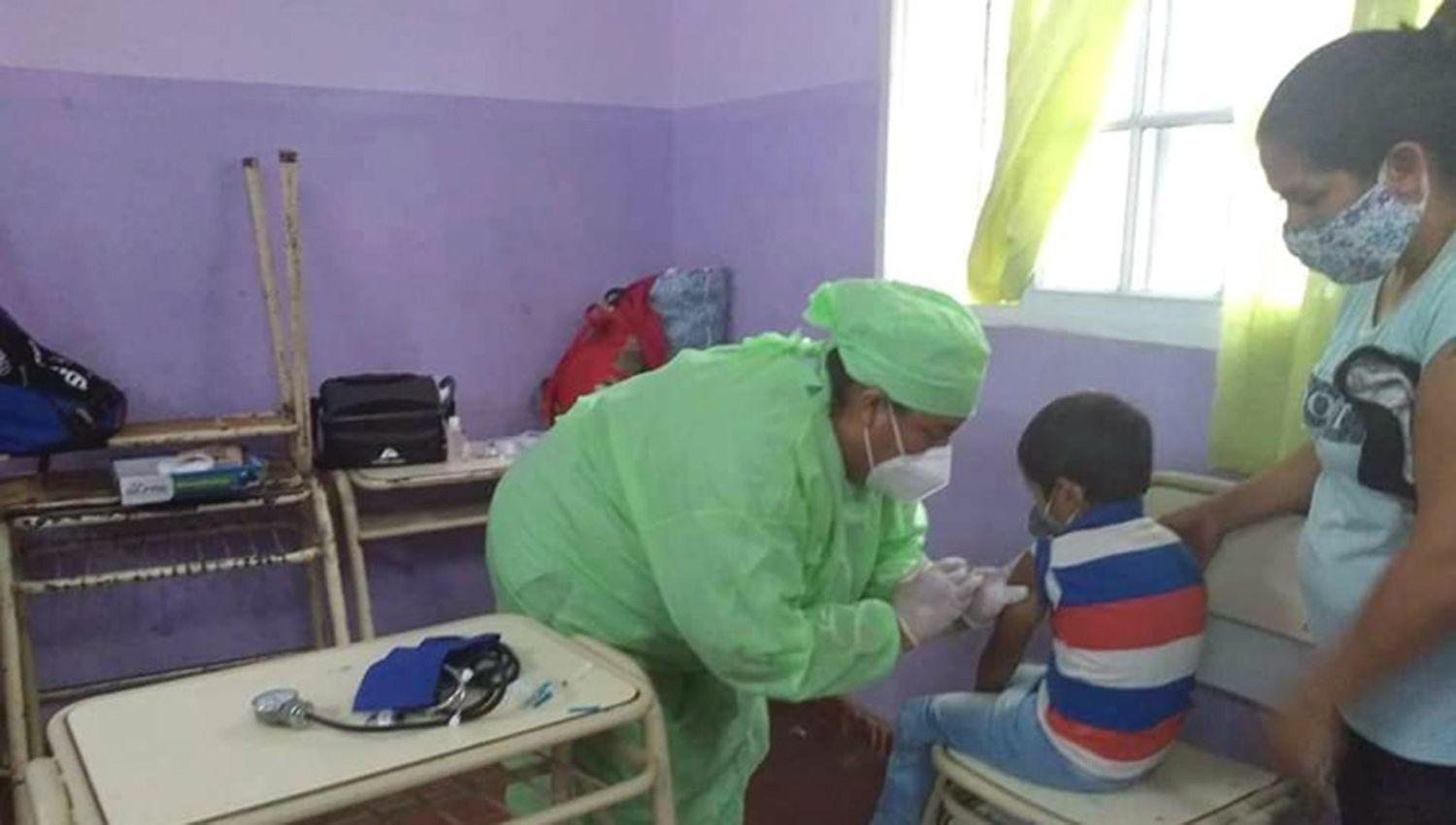 El viernes se podraacute vacunar a todos los chicos en edad escolar en el barrio Central Argentino