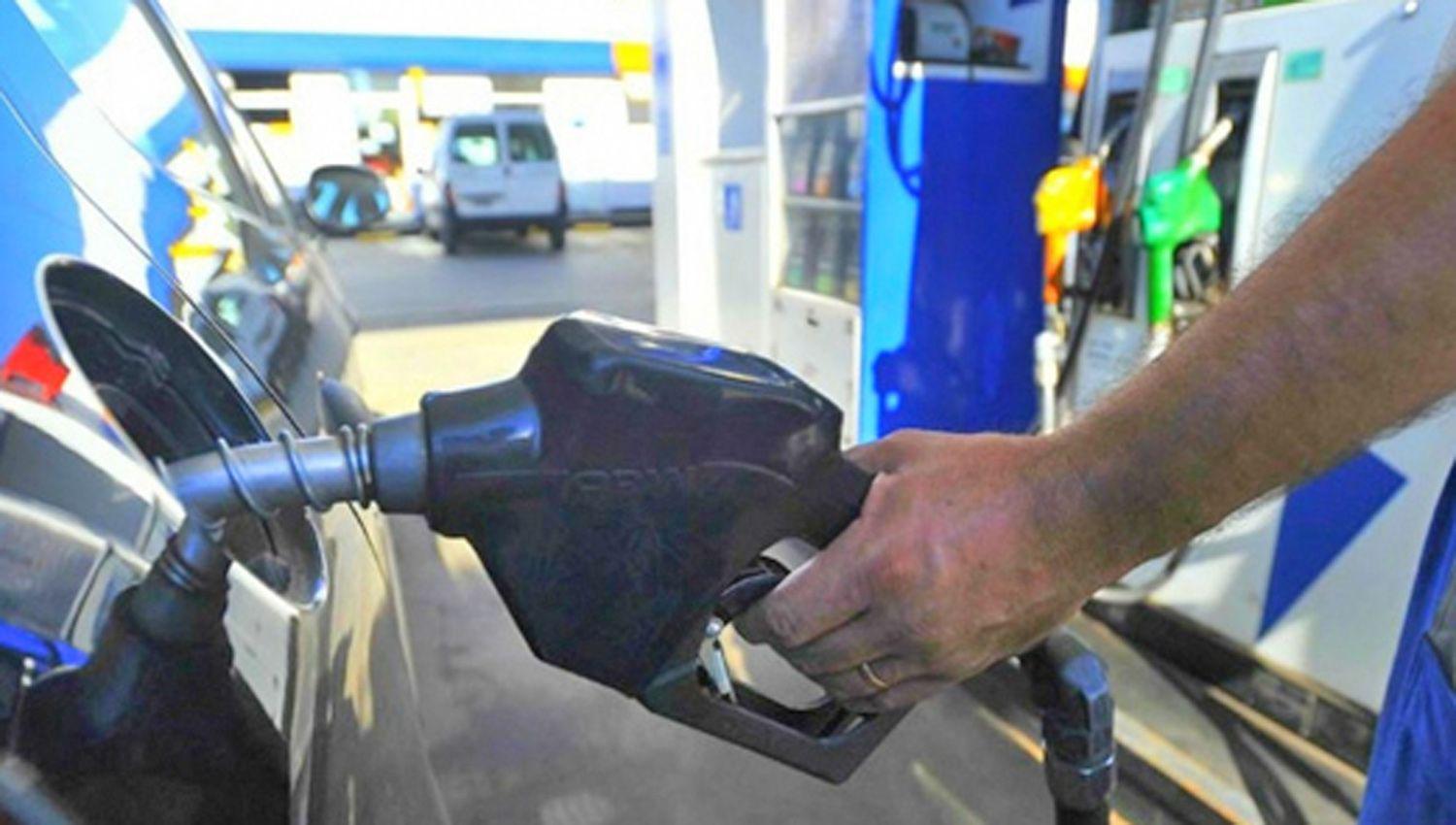 La suba impositiva impacta el precio final que se paga en
surtidor