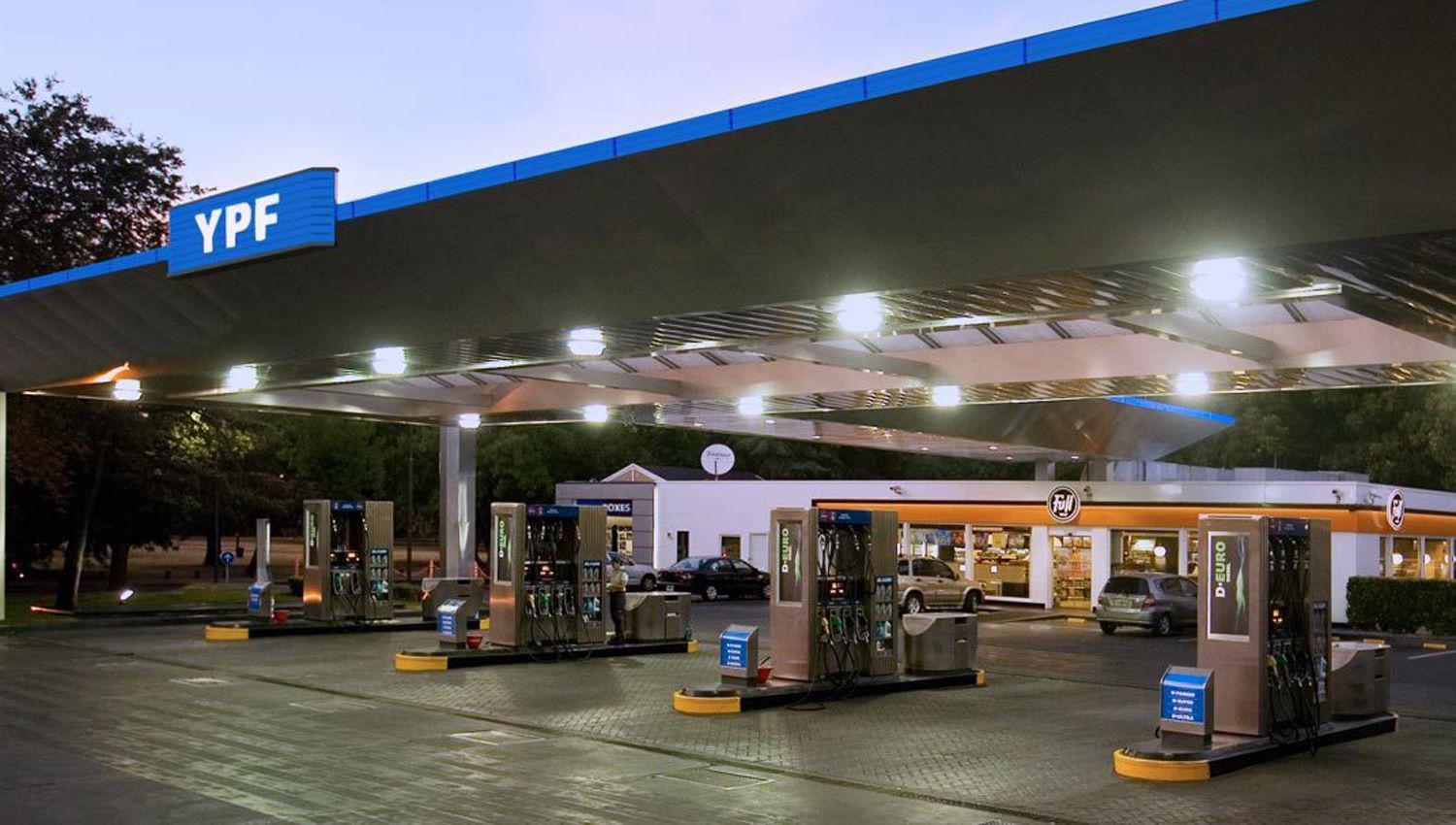 YPF aumenta los precios de sus combustibles un 45-en-porciento- promedio