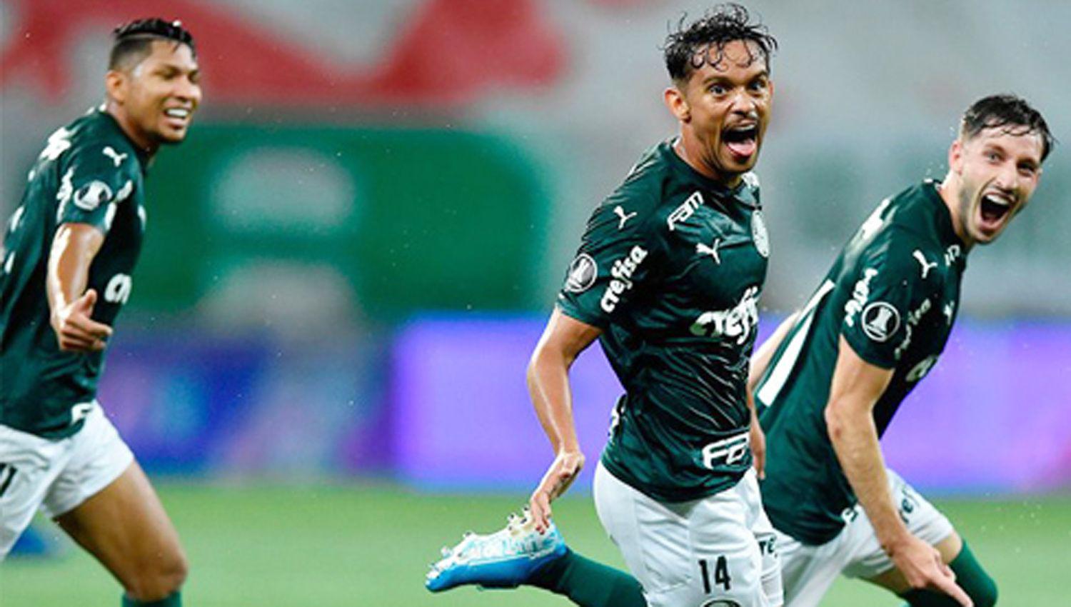 Palmeiras no dejoacute dudas goleoacute 3 a 0 a Libertad y es el primer semifinalista