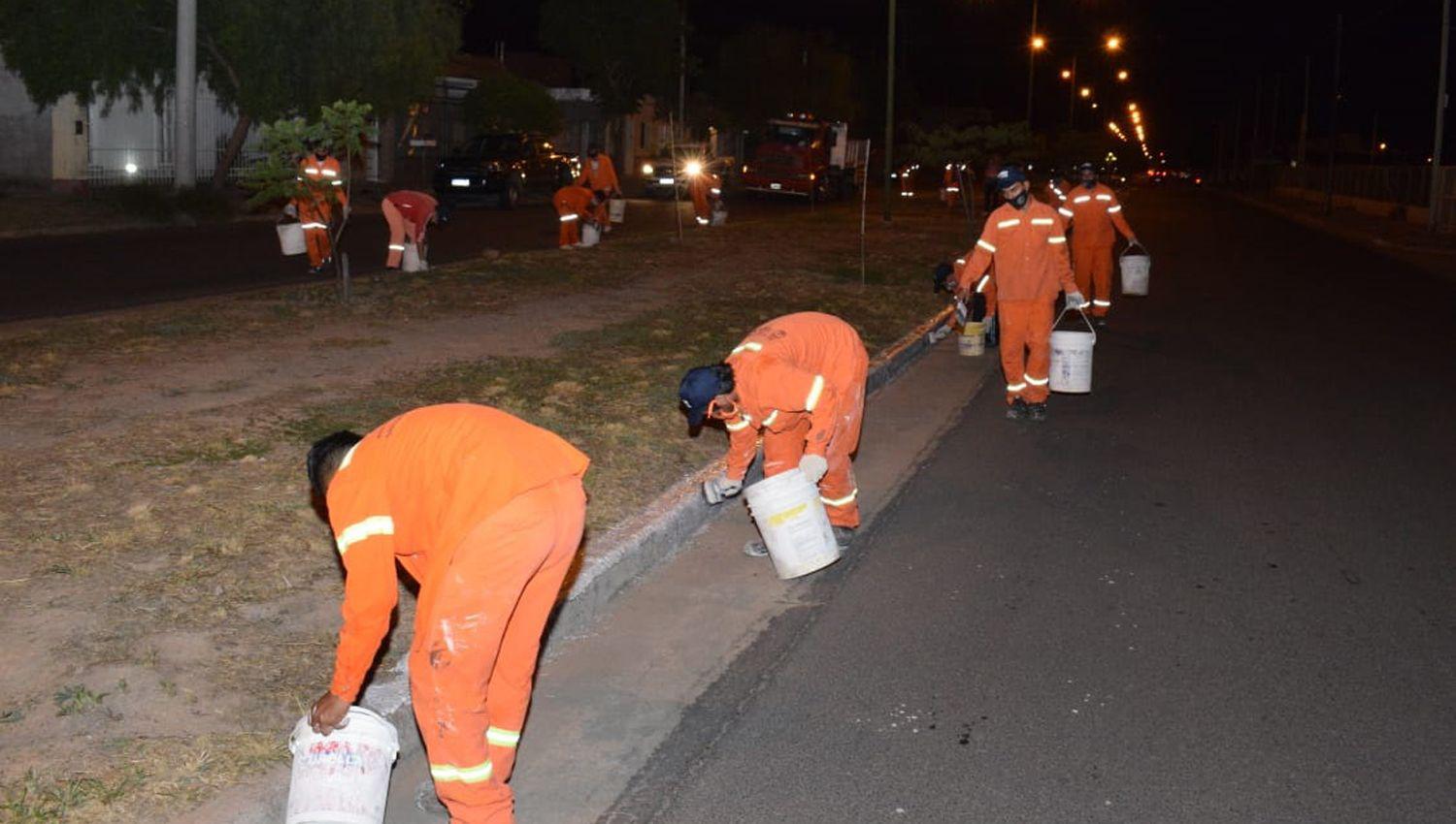 Operarios de la Municipalidad realizaron tareas de mantenimiento en avenida Viacutector Yunes