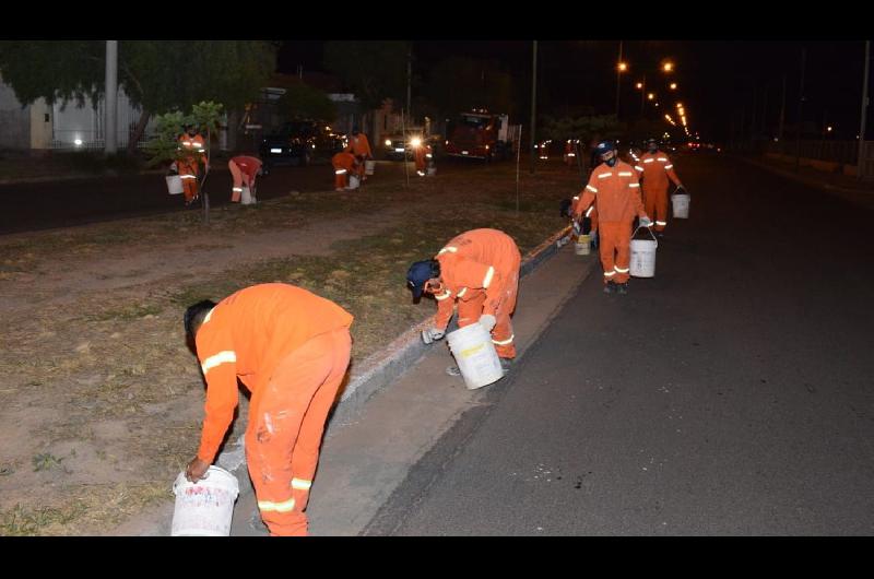 Operarios de la Municipalidad realizaron tareas de mantenimiento en avenida Viacutector Yunes